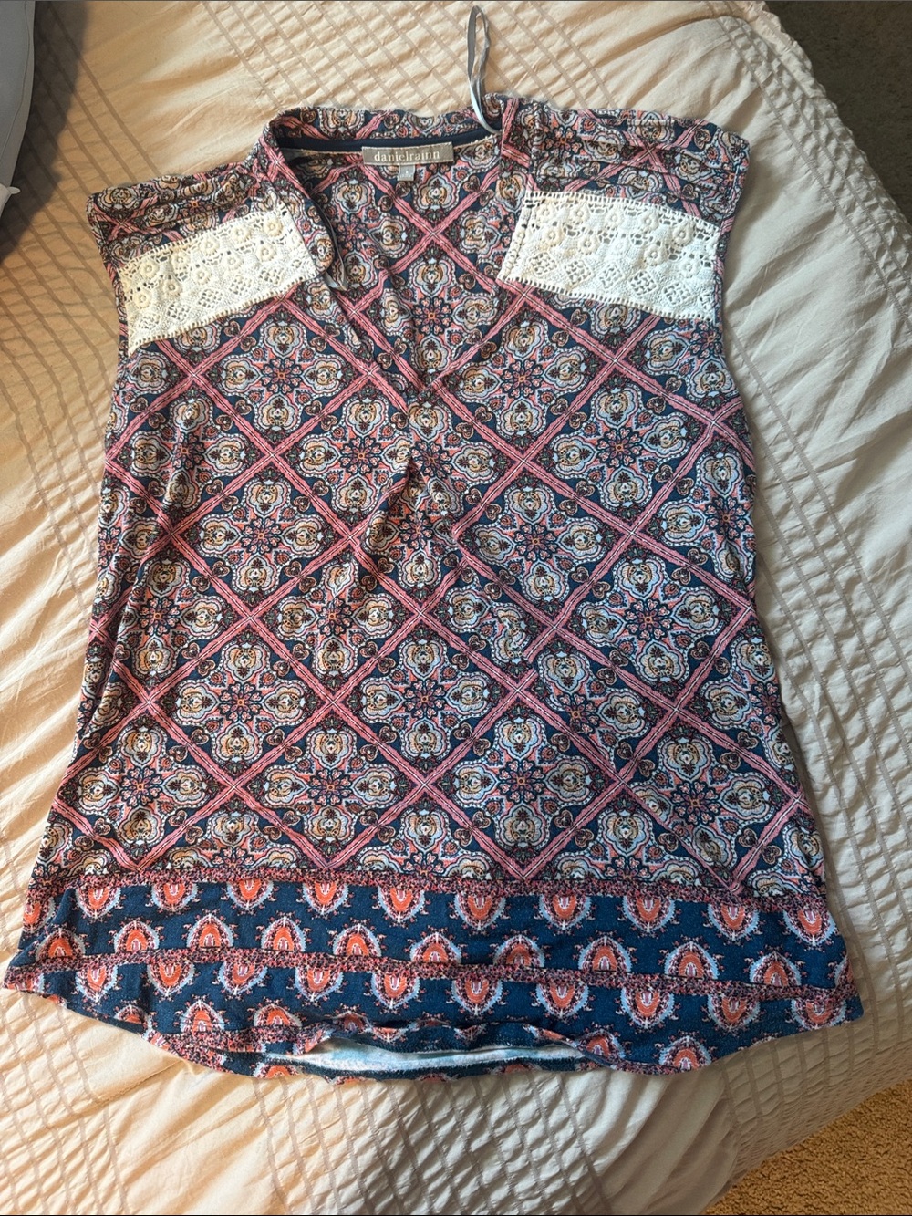 Daniel Rainn Pink & Navy Geometric Lace-Trim V-Neck Sleeveless Top